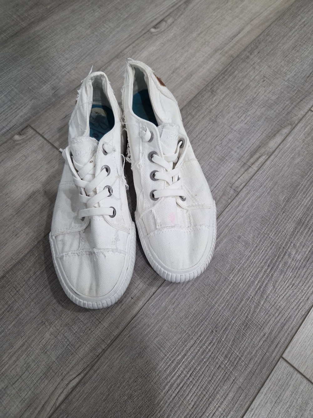 Blowfish Women's Malibu Low-Top White Sneakers Size 9 - Picture 3 of 9